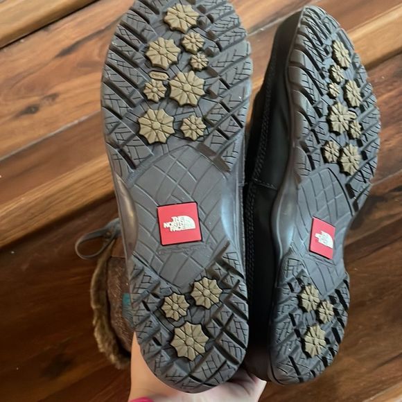 The North Face Nuptse Purna Boots - Picture 7 of 9